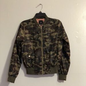 Good quality camo bomber jacket
